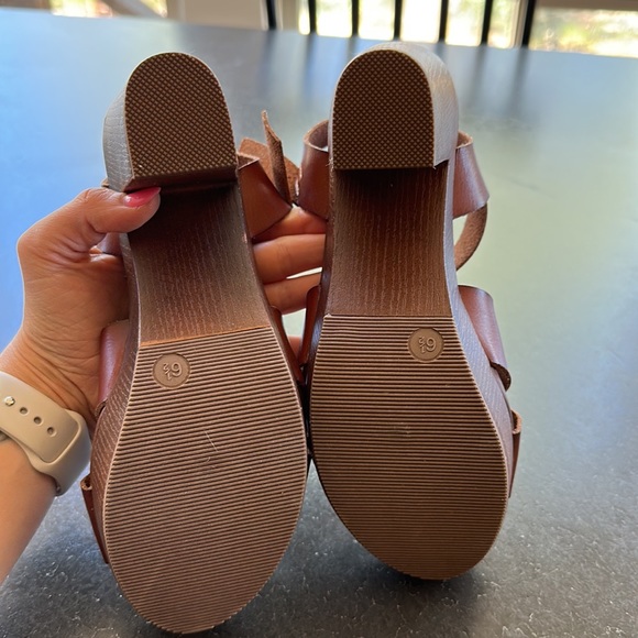 Target Universal Thread clog style heels. NWOT. Size 6.5. - Picture 4 of 5